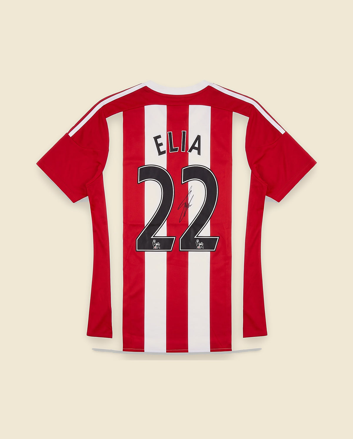 Gesigneerd Southampton-shirt van Eljero Elia, achterkant met ELIA 22 en zijn handtekening