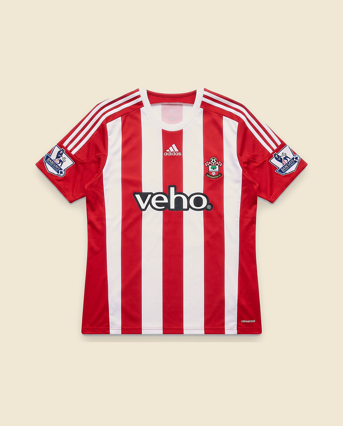 Southampton-thuisshirt in rood-wit, voorkant