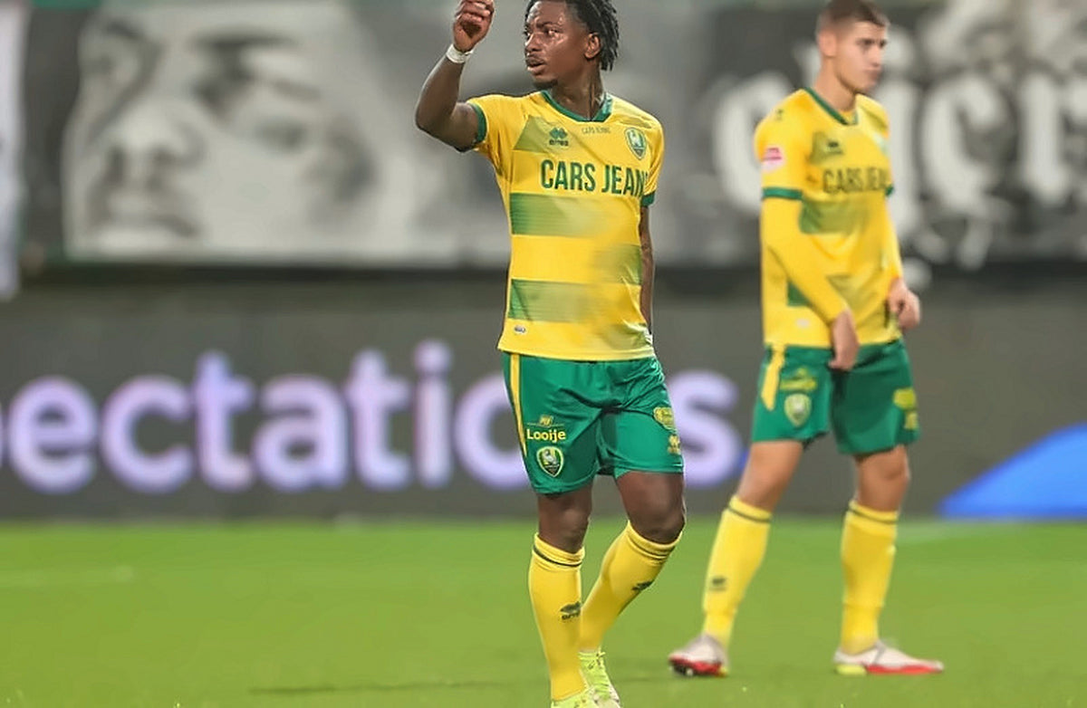 Eljero Elia in het geel-groene shirt van ADO Den Haag