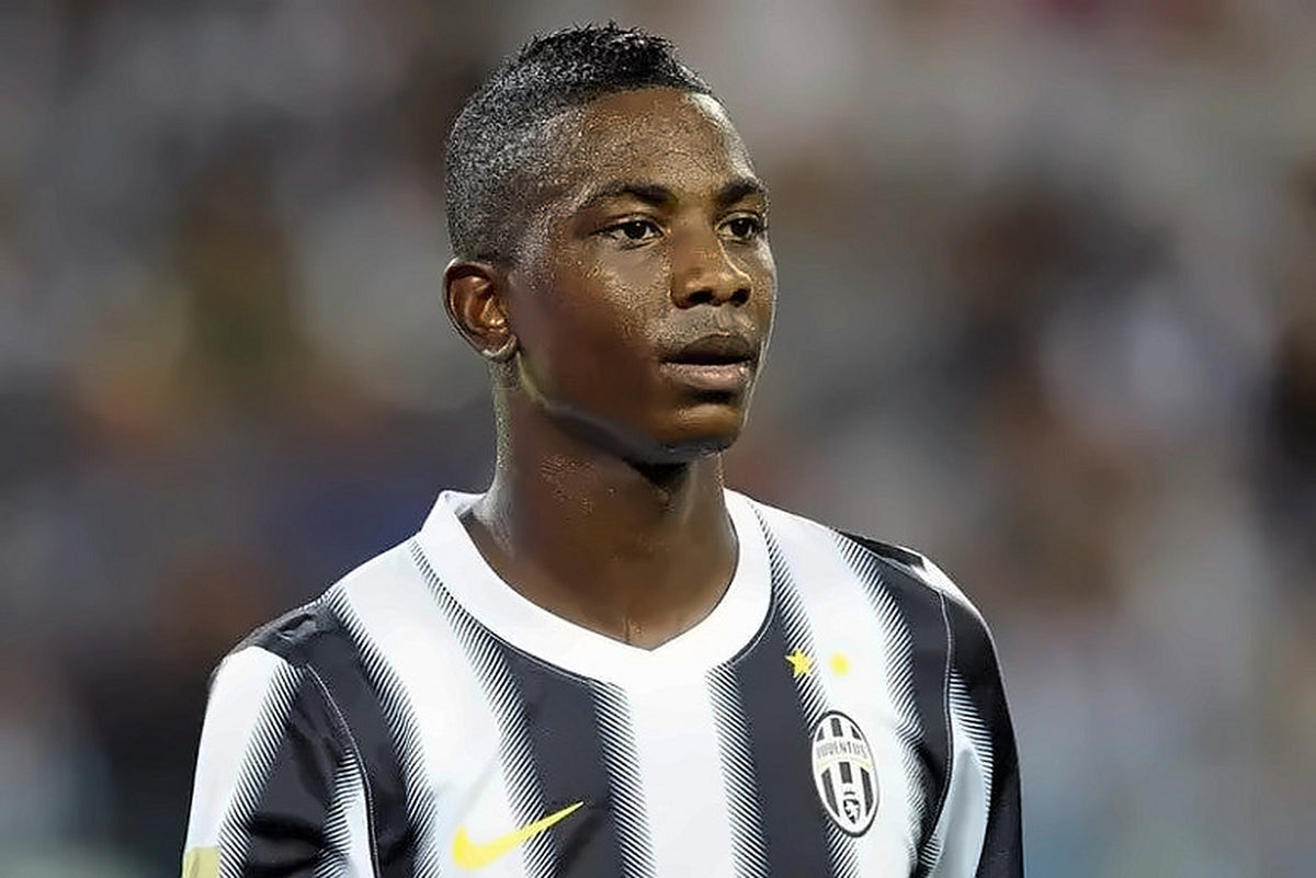 Eljero Elia in het zwart-witte thuisshirt van Juventus