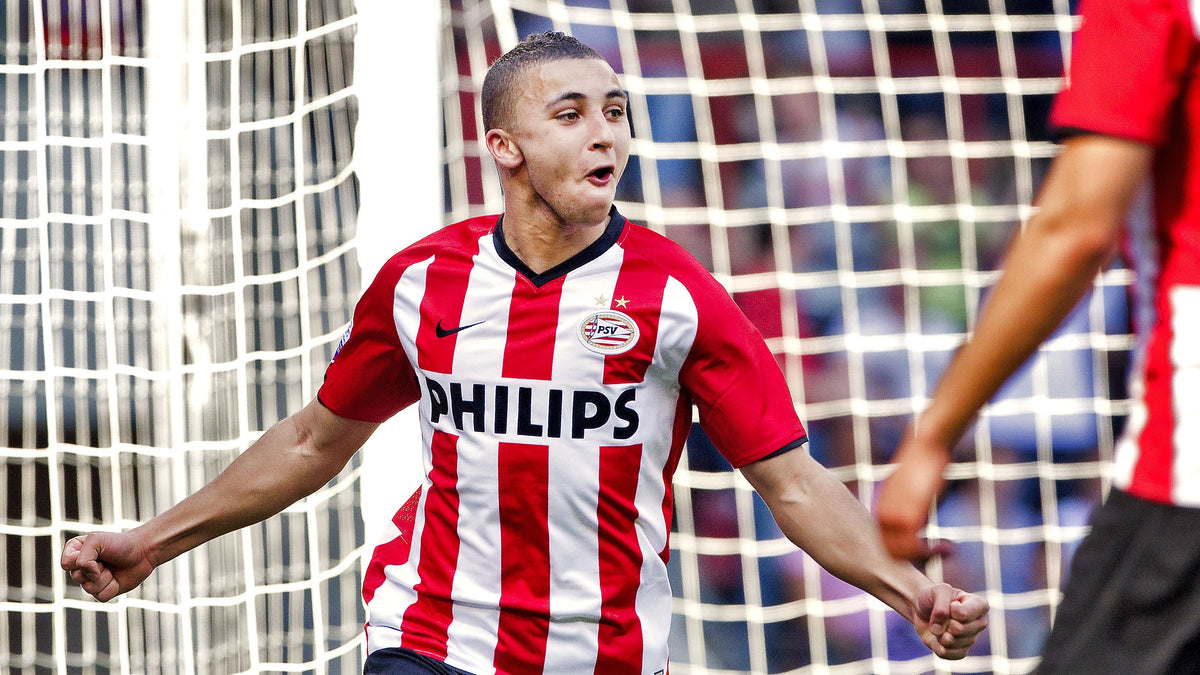 Zakaria Labyad jubelt im rot-weißen Trikot der PSV