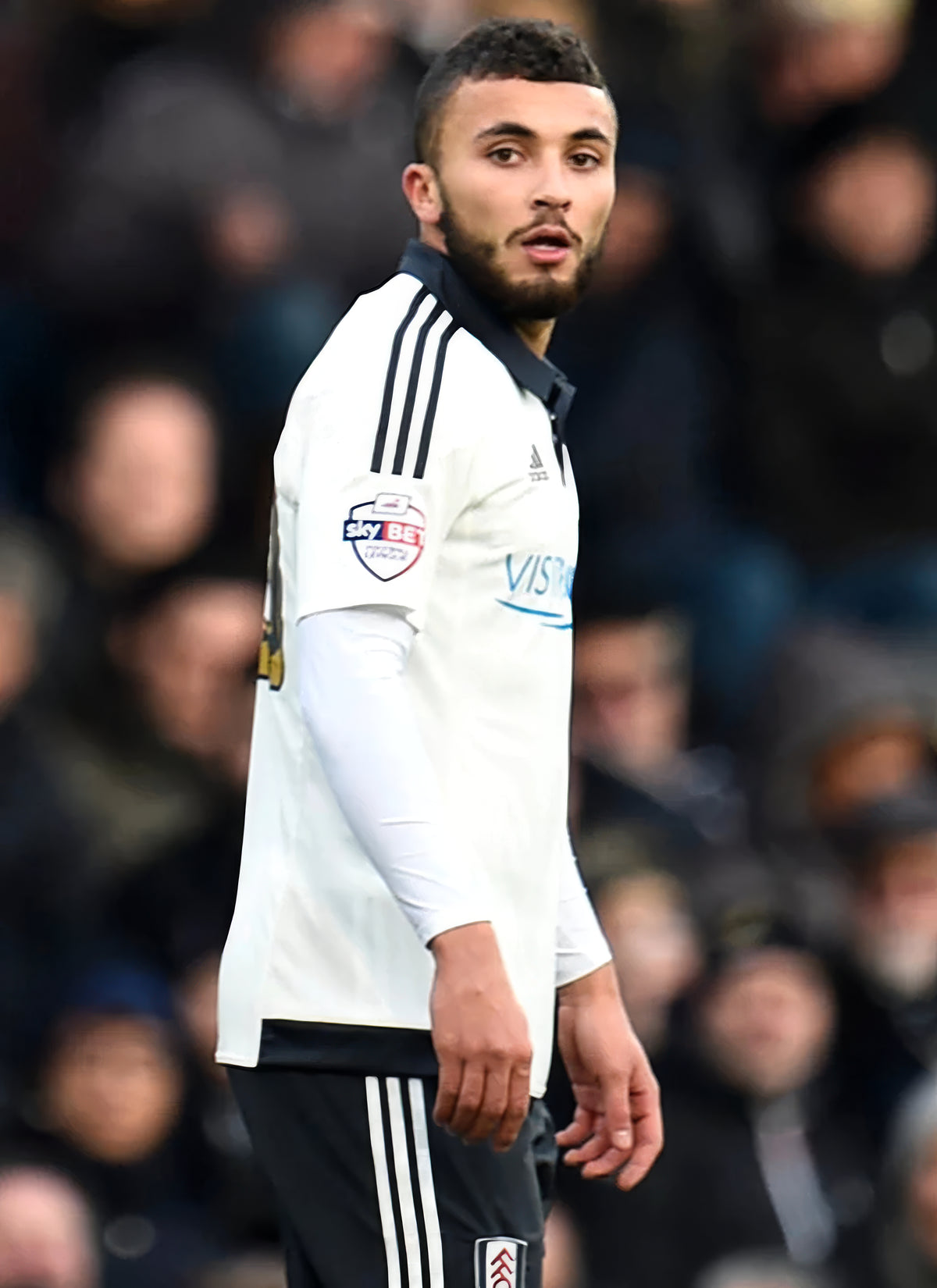 Zakaria Labyad im weißen Trikot von Fulham