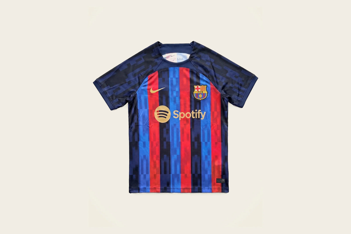 Le maillot domicile du FC Barcelona 2022/23 dédicacé, vu de face