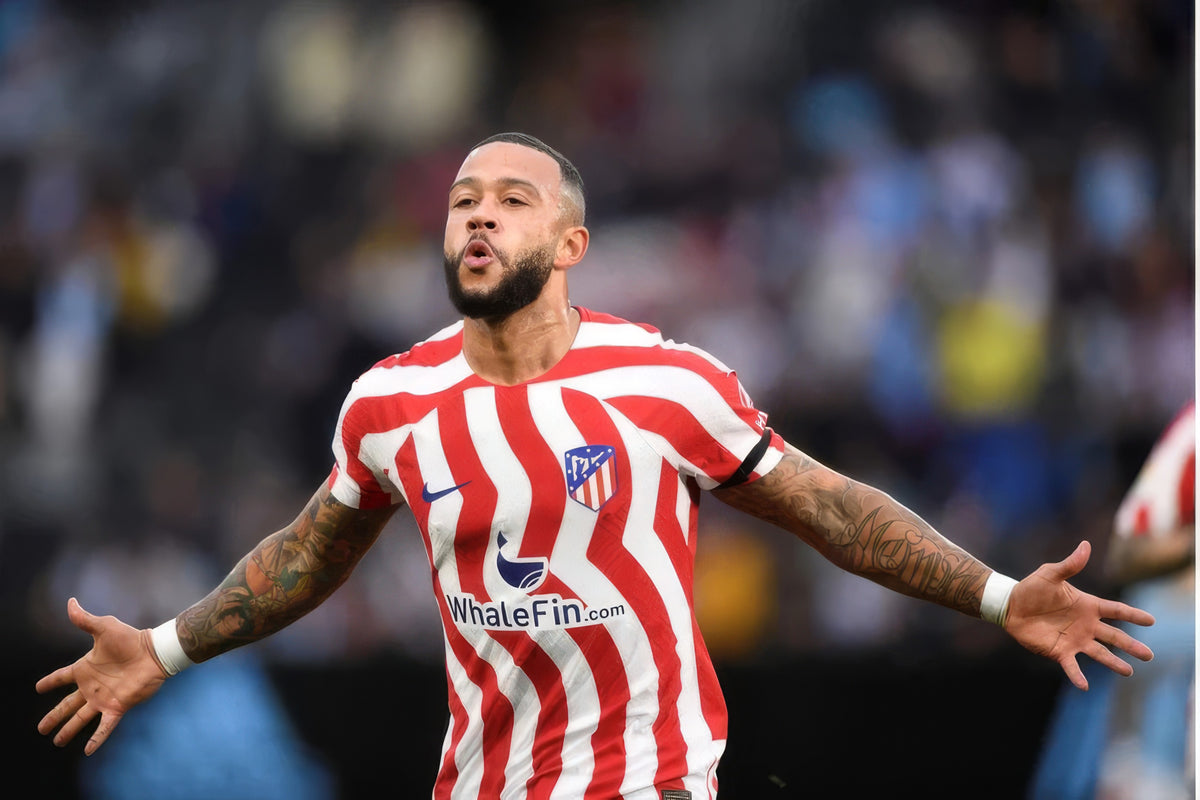Memphis Depay con la maglia dell’Atlético Madrid