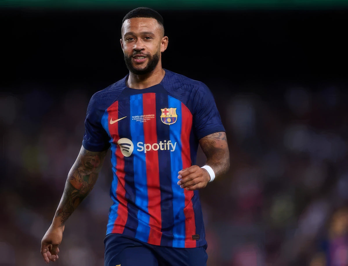 Memphis Depay con la camiseta azulgrana del FC Barcelona