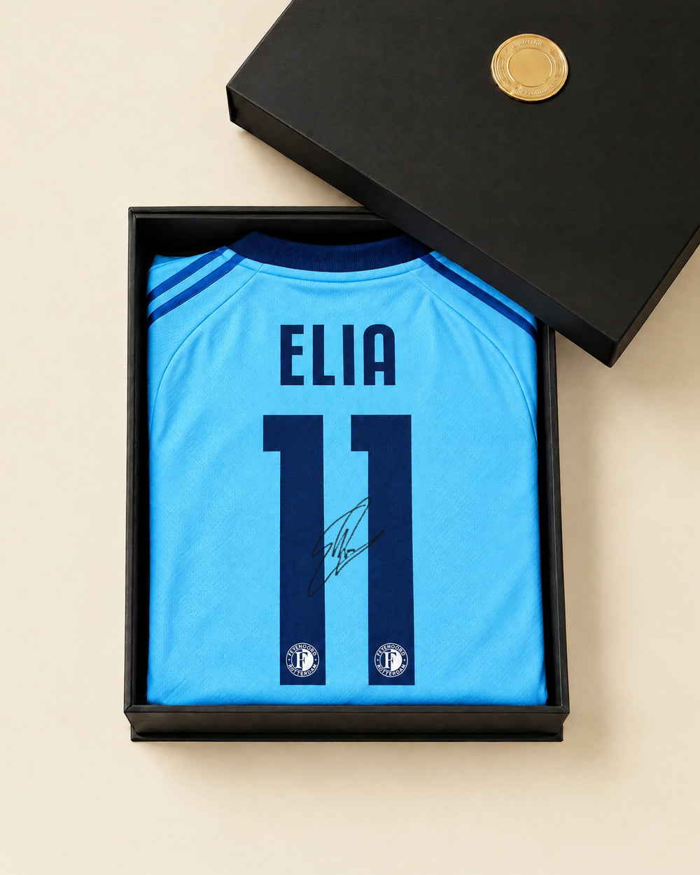 Gesigneerd Feyenoord-uitshirt 2016/17 in de MysteryKitz-doos, achterkant met ELIA 11 en de handtekening van Eljero Elia