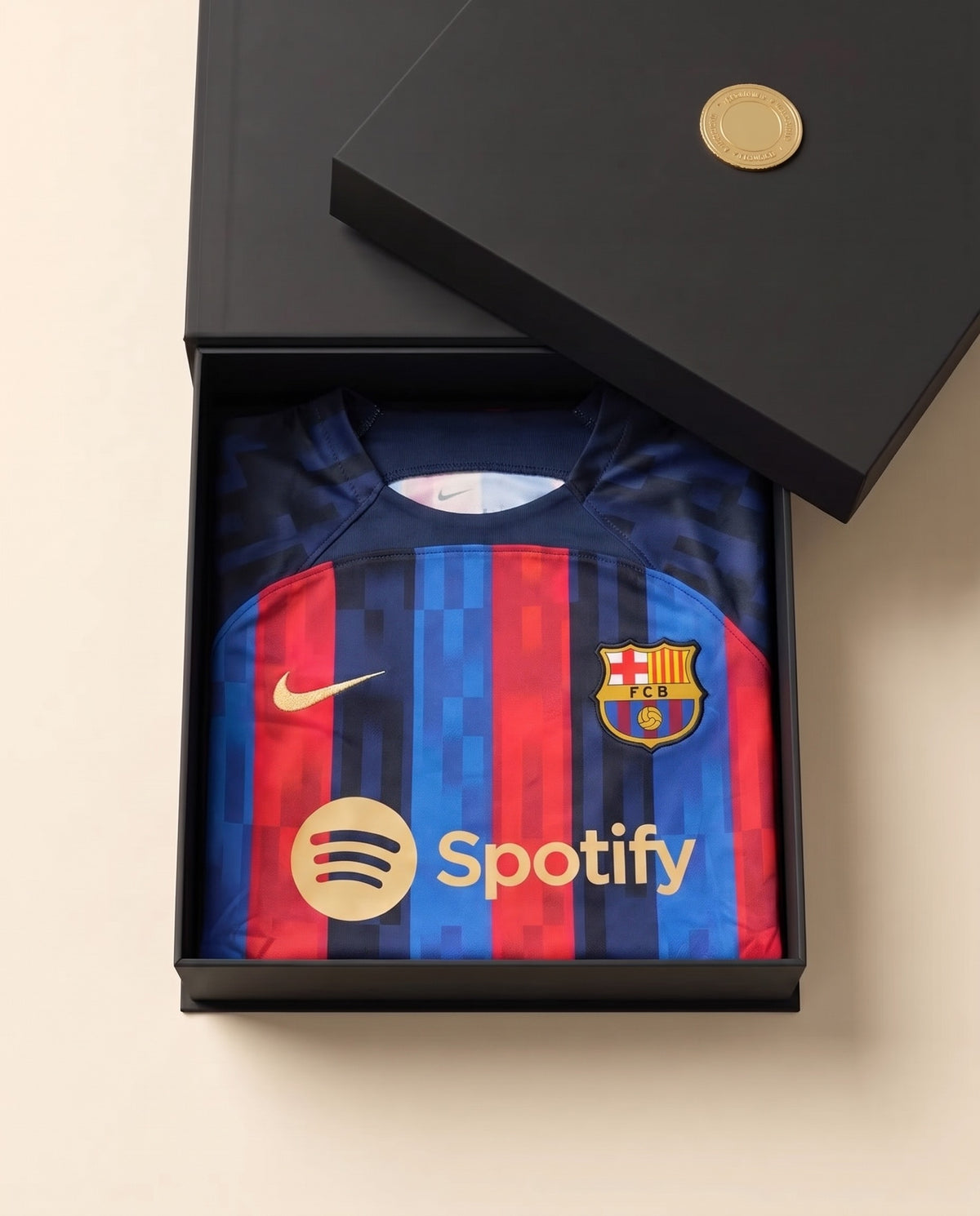 Le maillot domicile du FC Barcelona 2022/23 dédicacé, dans la boîte noire MysteryKitz